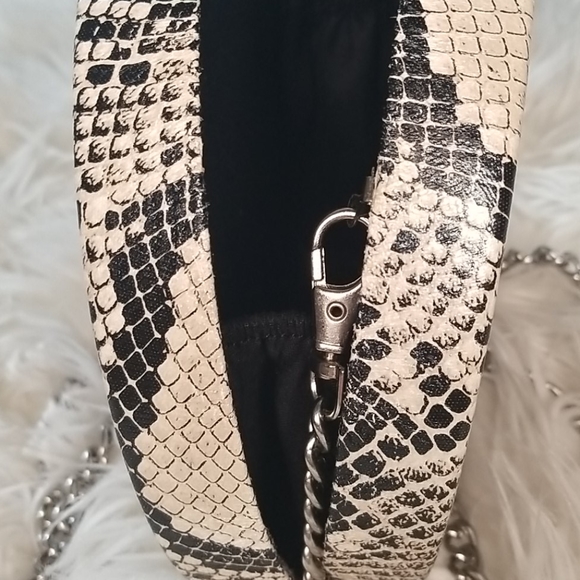 Crossbody bag - Picture 6 of 9